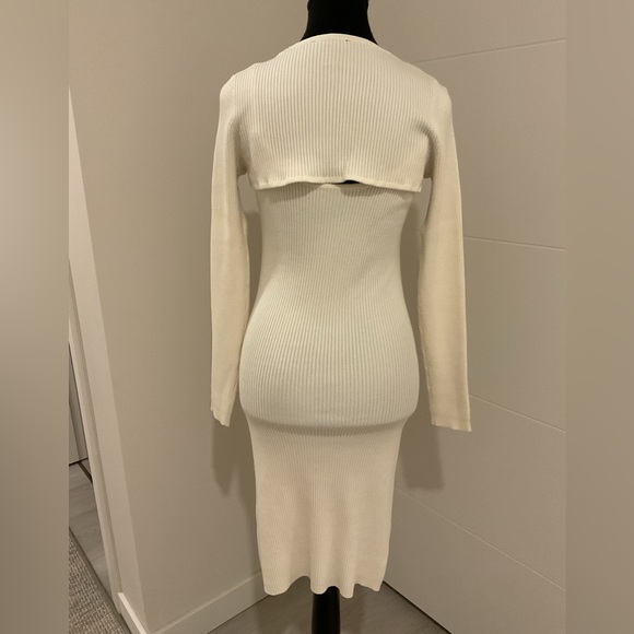 House of Harlow 1960 Off White sleeveless sweater dress with topper. - Picture 2 of 10